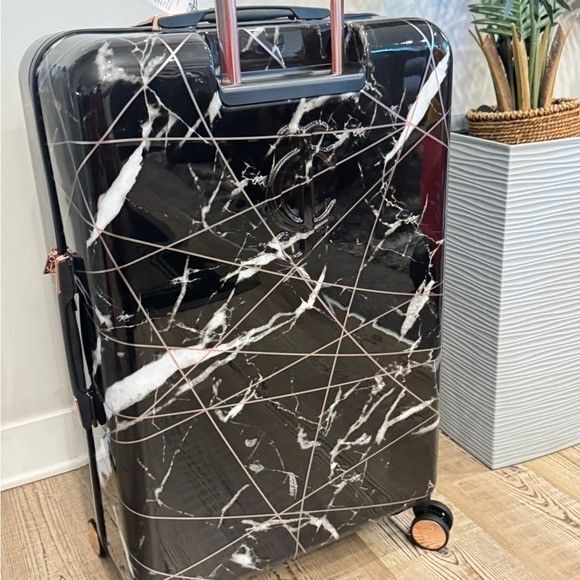 Juicy Couture Black and Gold Luggage spinner; travel bag size 24 - Picture 10 of 15